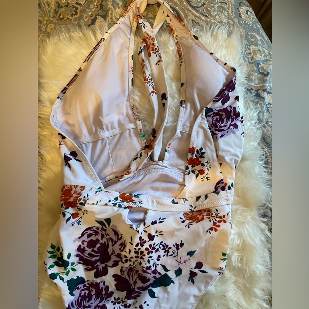 Cupshe Halter One-piece Swimsuit - Picture 2 of 3